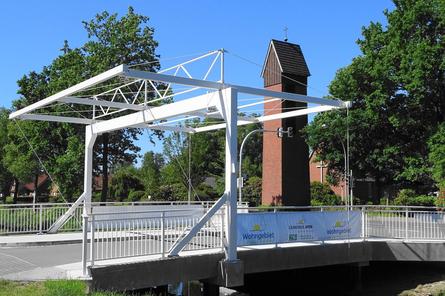 aussen mit Friedensbrücke