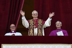 Der aus den USA stammende Kardinal Robert Francis Prevost ist am Donnerstag zum neuen Papst gewählt worden. Der 69-Jährige ist Nachfolger von Papst Franziskus und nennt sich als Kirchenoberhaupt Papst Leo XIV.